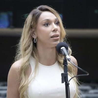 Conselho de Ética aprova processo contra Erika Hilton por 10 a 5 votos