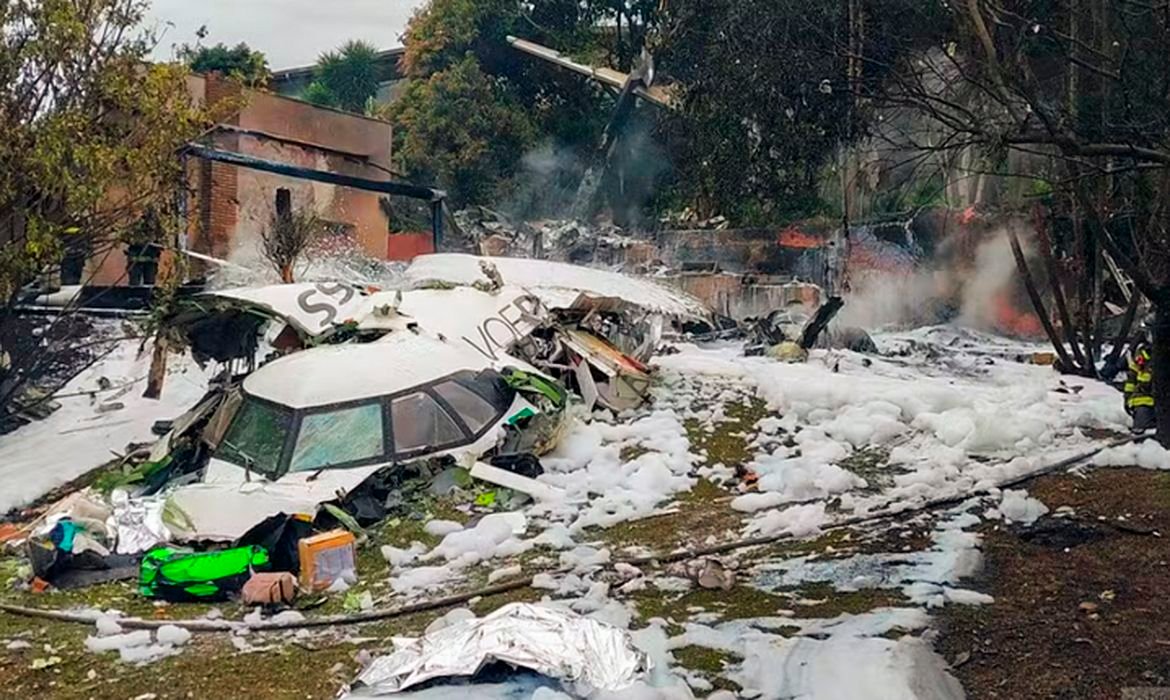 Diretor da Voepass nega conhecimento de falhas antes de acidente fatal em Vinhedo