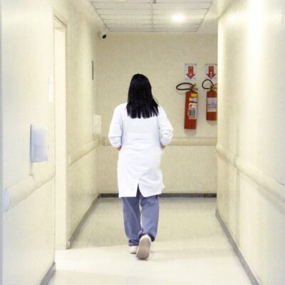 Justiça suspende punições do MEC a cursos de medicina mal avaliados no Enamed