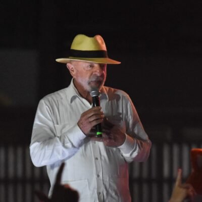 Lula afirma investigar com seriedade caso envolvendo Lulinha