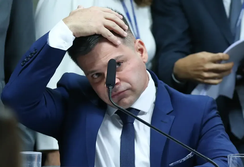 Moraes determina cassação da aposentadoria de ex-diretor da PRF Silvinei Vasques