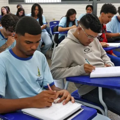 Pé-de-Meia paga parcela de R$ 200 para nascidos em setembro e outubro