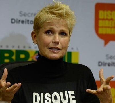 Xuxa e carnavalesco Cahê Rodrigues trocam críticas sobre homenagens no carnaval