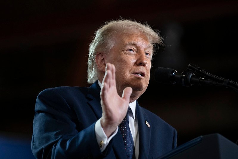 Congressistas democratas acusam governo Trump de interferir nas eleições do Brasil