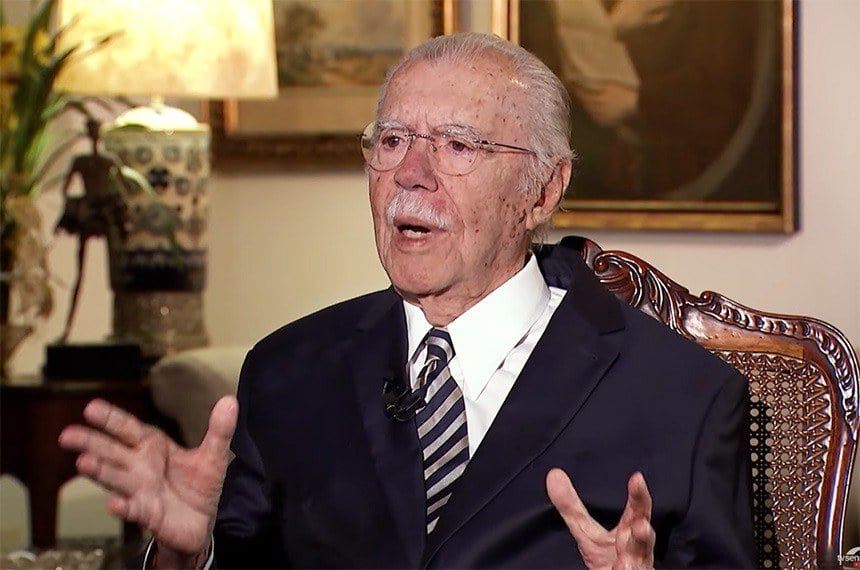 Ex-presidente José Sarney é internado com pneumonia no Maranhão