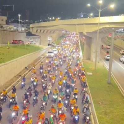 Motocarreata de Flávio Bolsonaro reúne apoiadores em Natal
