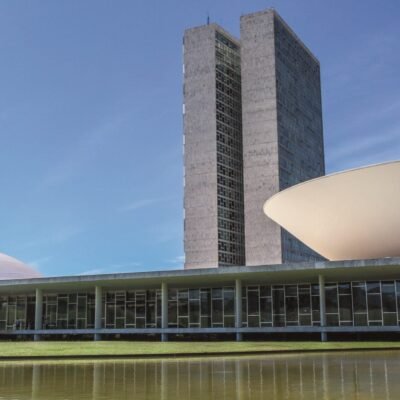 Votação da MP que zera taxa das blusinhas é adiada para terça