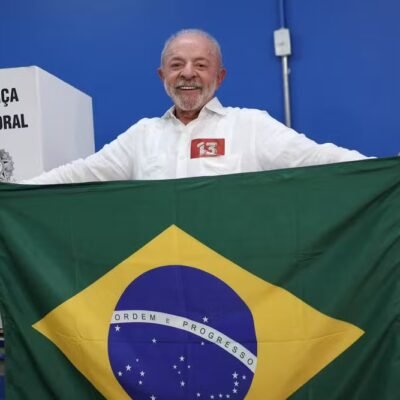 ‘Tenho 50 anos de vida política e nunca vi isso’, diz Lula sobre mobilização de apoiadores após votar em SP