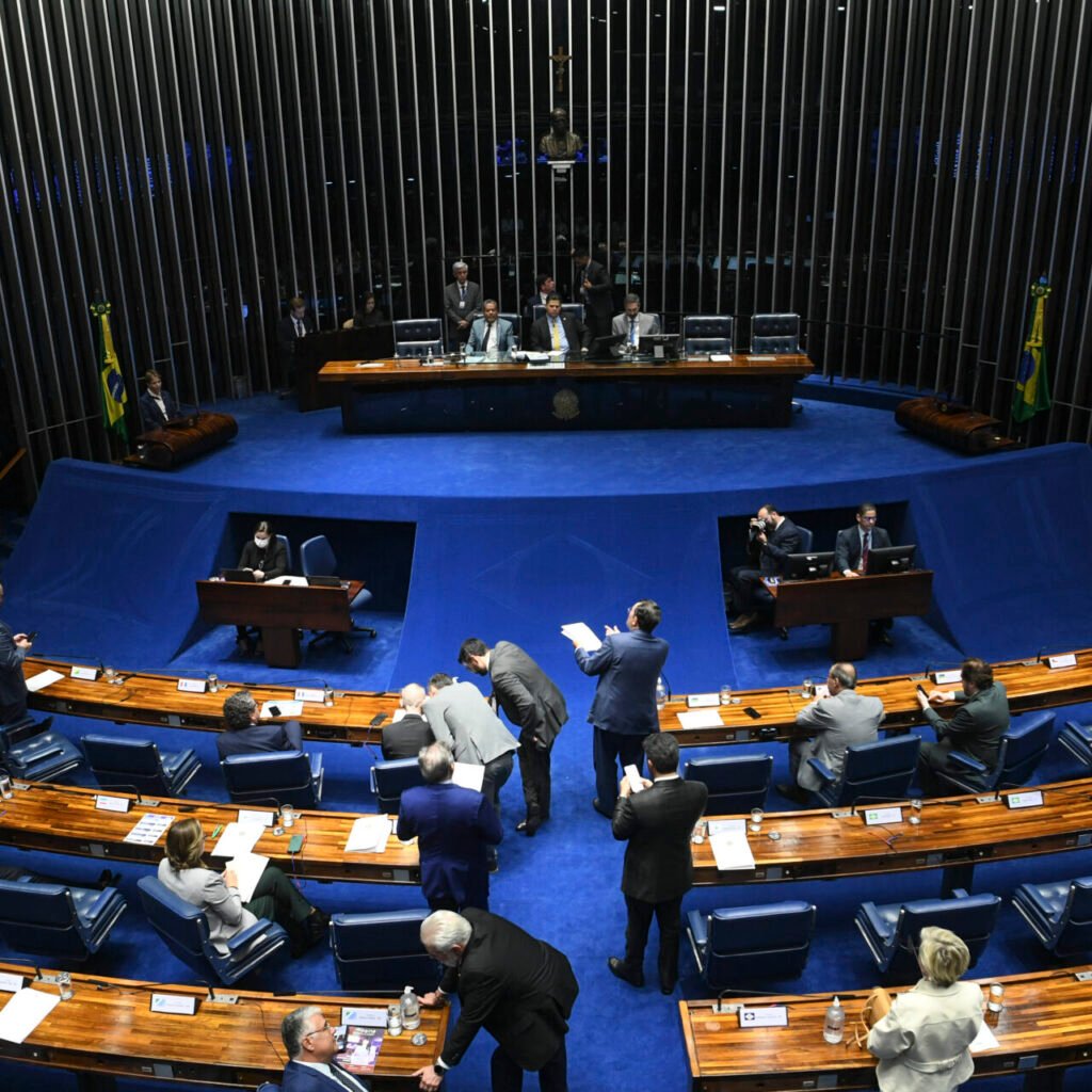 Alcolumbre retira PEC da Segurança Pública após divergências sobre maioridade penal