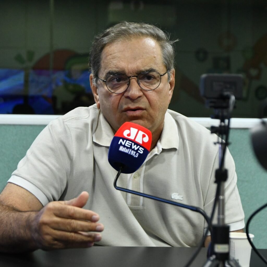 Álvaro Dias busca ampliar votos para Flávio Bolsonaro no RN