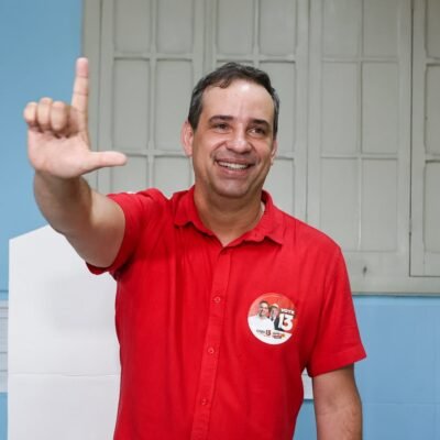 Cadu de Lula vota em Natal e confia em segundo turno no RN