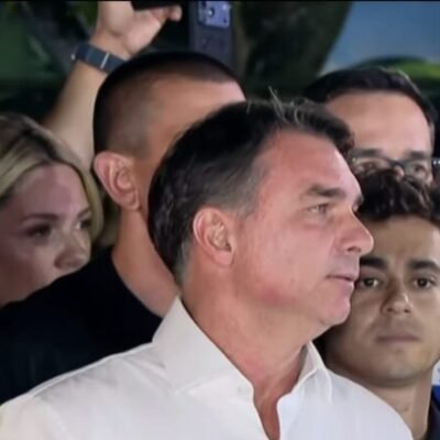 Flávio Bolsonaro anuncia pedido de anulação do segundo turno eleitoral