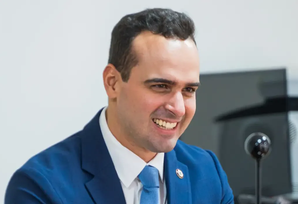 Lucas Ribeiro, de 37 anos, é o governador mais jovem eleito no país