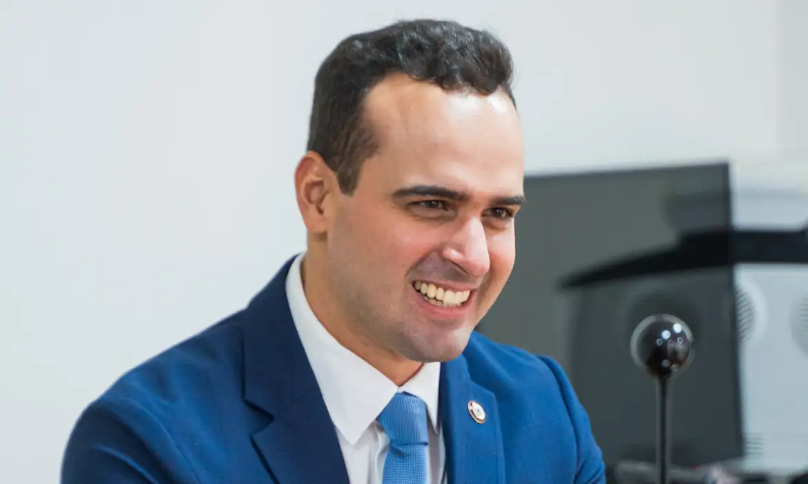 Lucas Ribeiro, de 37 anos, é o governador mais jovem eleito no país