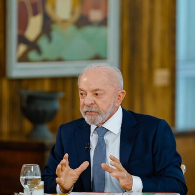 Lula assina PEC que garante tarifa zero no transporte público aos fins de semana