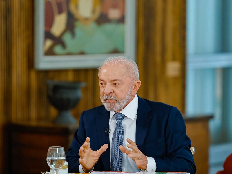 Lula assina PEC que garante tarifa zero no transporte público aos fins de semana
