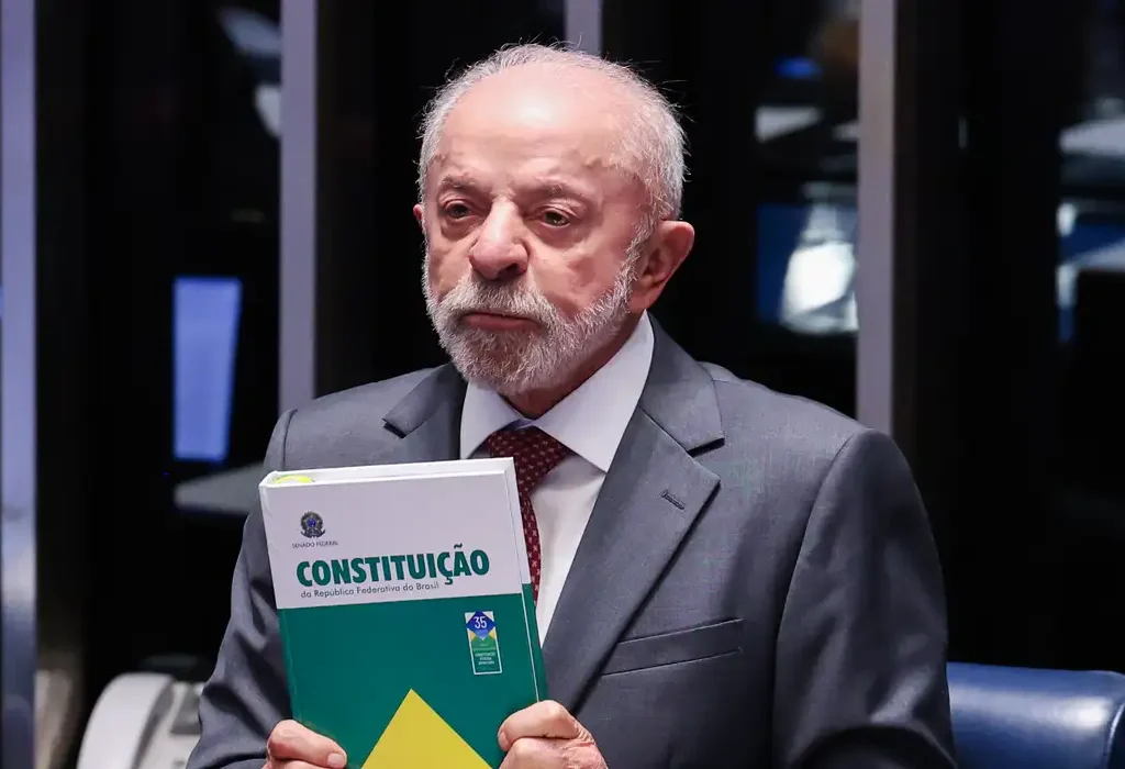 Lula celebra fim da escala 6×1 e destaca avanços na campanha em MG