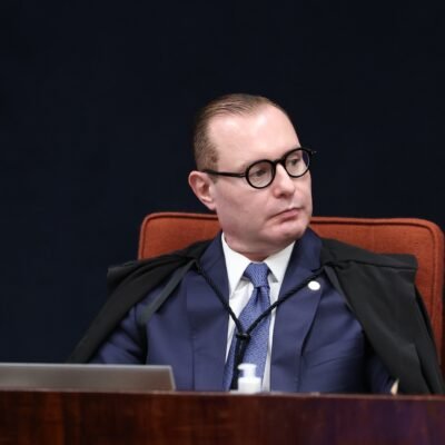 Ministro Zanin prorroga votação até as 19h em todo o Brasil