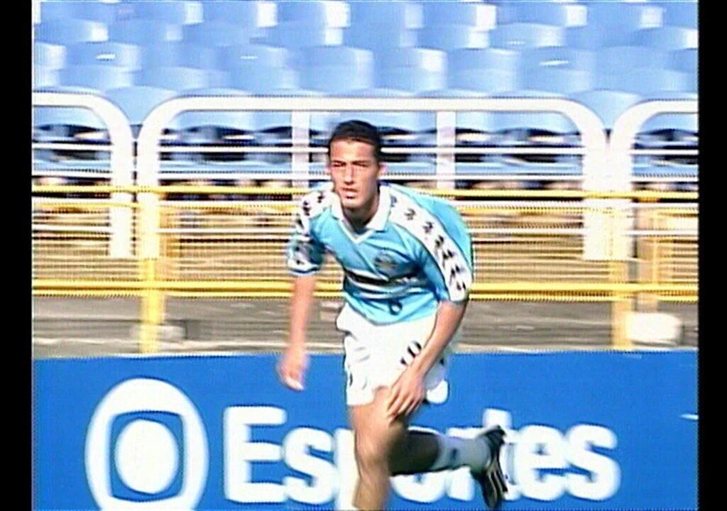Morre ex-volante do Grêmio Émerson Leal aos 46 anos após infarto