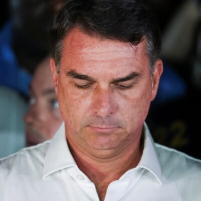 PF aciona polícia argentina após suposta fuga de Flávio Bolsonaro para os EUA