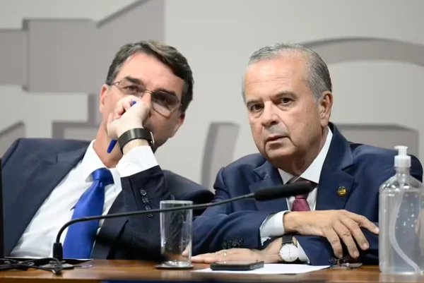 Senador Rogério Marinho nega que Flávio Bolsonaro tenha deixado o Brasil